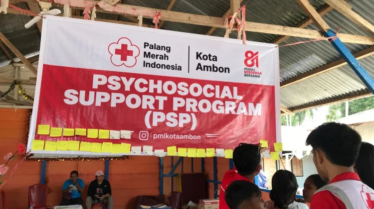 PMI Kota Ambon Beri Dukungan Psikososial bagi Anak Korban Kebakaran Patahuwe