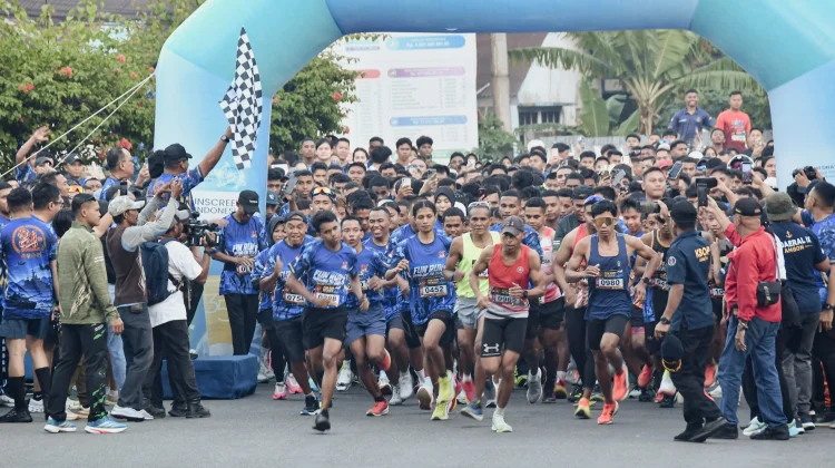 Ribuan Pelari Meriahkan Fun Run HUT ke-81 TNI di Ambon