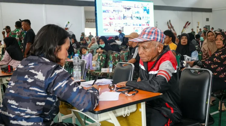 Meriahkan HUT ke-81 TNI, Kodaeral IX Gelar Bakti Kesehatan untuk Masyarakat