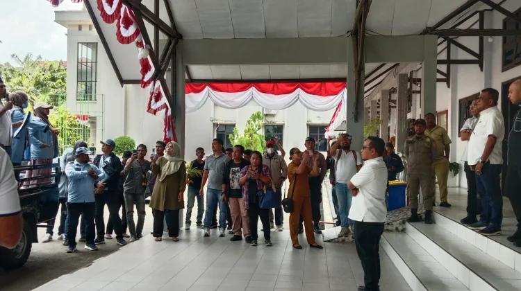 Lokalisasi Tanjung Batu Merah Buka Lagi, BKPRMI Demo DPRD Ambon
