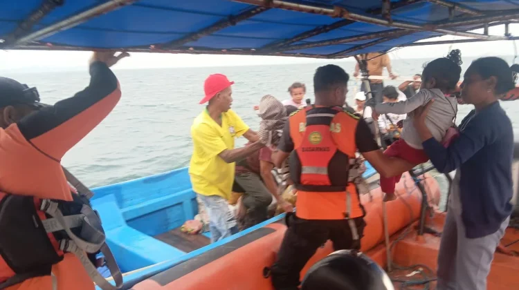 Dua Jam Menegangkan, 14 Penumpang Lolos dari Maut
