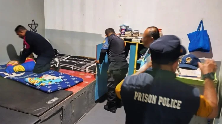 Gelar Razia Insidentil tengah Malam, Sejumlah Barang Terlarang Diamankan