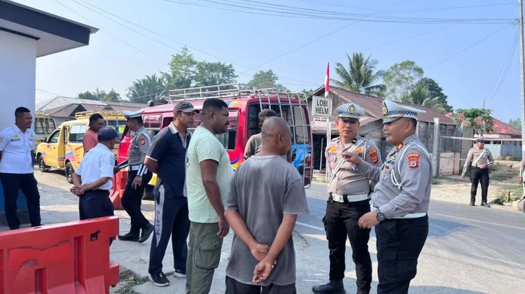Polisi Cegah Gesekan Sopir di Terminal Piru, Pengemudi Diminta Tahan Diri
