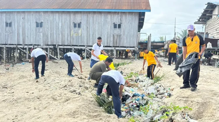 Lanal Aru Kerahkan Personel Ikut Karya Bakti