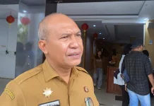 Minimalisir Risiko Kecelakaan, DLHP Ambon Pangkas Pohon Rawan