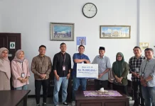 BRI Ambon Salurkan Amal Jariyah untuk Perbaikan Atap Masjid Raya Al-Fatah