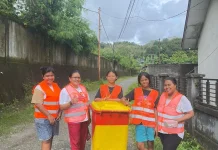Pengasuh Anak SMTPI Sektor Bethlehem Ajarkan Anak Sekolah Minggu Pilah Sampah