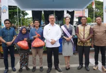 Buka 'Ramadan Bikin Asik 2026', Gubernur Hendrik Berbagi Berkah dengan Petugas Jalan