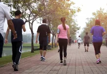 Jalan Kaki 10 Menit setelah Makan: Investasi Kesehatan Sederhana