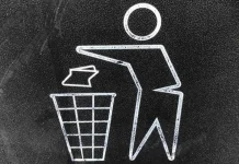 Langgar Jam Buang Sampah, Warga Tegur Oknum Pegawai Pemkot Ambon