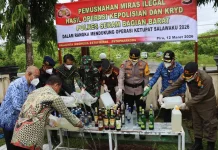 Ribuan Liter Sopi Dimusnahkan Polres SBB
