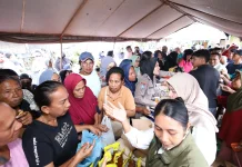 Ribuan Warga Ambon Peroleh Beras Gratis Polri