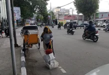Petugas Kebersihan Tetap Bertugas di Hari Lebaran, Komit Jaga Kebersihan Ambon