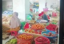 Harga Cabai dan Tomat di Pasar Mardika Melonjak akibat Minimnya Pasokan