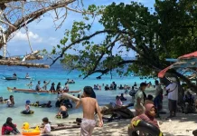 Pantai Liang Ramai Dikunjungi Warga usai Lebaran