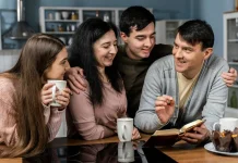 Bukan Cuma Nostalgia, Ini 7 Kebiasan Jadul Bikin Generasi Baby Boomer Kuat Mental