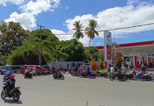 Antrean Panjang Pengisian BBM juga Terjadi di SPBU Wayame sejak Pagi