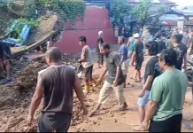 Longsor Bongkar Makam di Batu Merah: Kerangka Jenazah Berserakan di Area Masjid