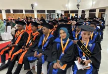 Wisuda Perdana UM Maluku Lahirkan 49 Sarjana Unggul