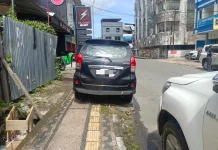 Pejalan Kaki di Kota Ambon Keluhkan Kendaraan yang Parkir Diatas Trotorar