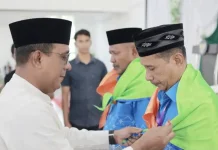 Bupati Malteng Lepas 47 Jemaah Calon Haji Kloter 26 ke Ambon