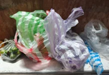 Plastik Warna-Warni Jadi Daya Tarik Konsumen