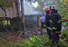 Satu Unit Rumah Kosong di Halong Atas Ludes Terbakar