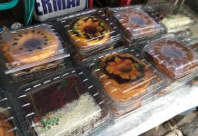 Warga Ambon Buru Kue Bruder hingga Bolu Kenari untuk Sajian Lebaran Idul Adha