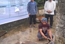 Semangat Berbagi, Kakanwil Kemenkum Maluku Turun Langsung Sembelih Hewan Kurban
