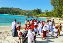 Kodaeral IX Gandeng Ratusan Pelajar Bersihkan Sampah di Pantai Jikumerasa