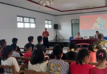 Seminar HIV/AIDS Warnai Momen Bakudapa Anak Negeri Booi