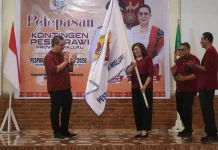 Gubernur Hendrik Lepas 272 Kontingen Maluku ke Pesparawi Nasional XIV/ Manokwari