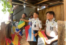 Warga Binaan Lapas Wahai Sulap Layangan Bermotif Bendera Timnas Piala Dunia