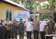 HUT Bhayangkara ke-80, Forkopimda Maluku Salurkan Bansos dan Resmikan Air Bersih