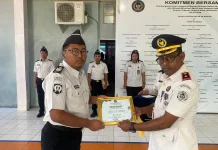 Pegawai Rutan Masohi Diberi Penghargaan