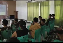 Yonif 732/Banau Gelar Nobar Bersama Warga