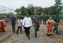 Wagub Abdullah Vanath Resmi Buka Bakti TNI AD untuk Rakyat di Buru