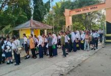 Ratusan Ayah Antar Anak Awali Tahun Ajaran Baru di SMAN 2 SBB