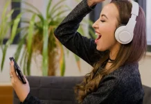 Kelamaan Pakai Headset Bisa Ganggu Pendengaran, Jangan Dianggap Sepele