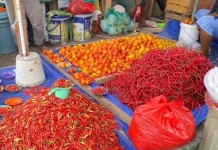 Harga Cabai Keriting di Pasar Mardika Ambon Turun Drastis