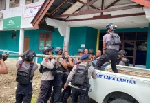 Brimob Maluku Berhasil Evakuasi Benda Diduga Sisa Bom Pesawat di Ambon