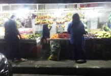 Buka Usaha dari Nol, Pasutri Pedagang Buah di Poka Sukses Kembangkan Lapak Mandiri