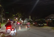 Kabel Listrik Terbentang di Jalan Raya akibat Tabrakan Kendaraan Tronton