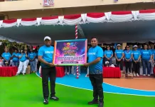 Alumni SMAN 2 Ambon Angkatan 2001 Serahkan Bantuan TV 100 Inch & Bracket Standing