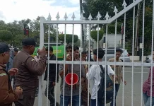 LSM Demo Kejati Maluku; Usut Dugaan Pembayaran Honorer Rp17 Miliar di Disdikbud
