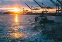 Harga Minyak Hari Ini Melambung setelah Selat Hormuz Belum Pasti Dibuka