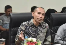 Anggota DPR Alimudin Kolatlena Tinjau Dampak Kemarau di SBT & Salurkan Bantuan