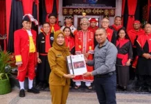 Majelis Latupatti Ambon Serahkan Rakomendasi Ranperda Hukum Adat ke DPRD Maluku
