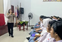 Polwan Polda Maluku Gaspol Edukasi Siswa SMAN 1 Ambon