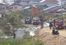 Sedimentasi Sungai Waitomu Diangkut, Empat Dump Truck Dikerahkan